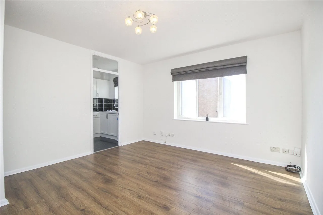 Benyon Path, South Ockendon, RM15, photo 3