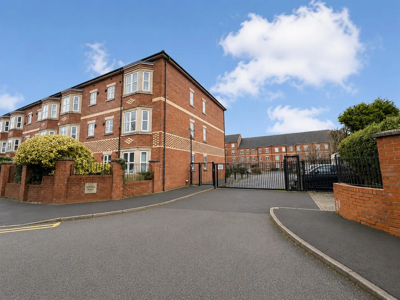 2 bed flat for sale, Russell Place, Sale, M33