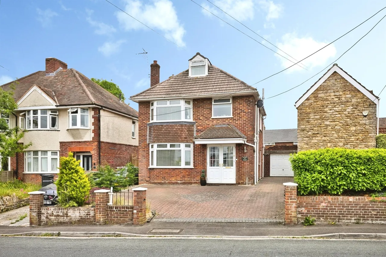 3 bed house for sale — Mudford Road, Yeovil