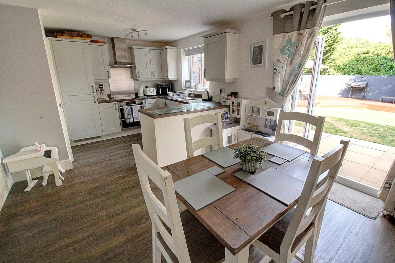 Cardinal Drive, Burbage, LE10, photo 3