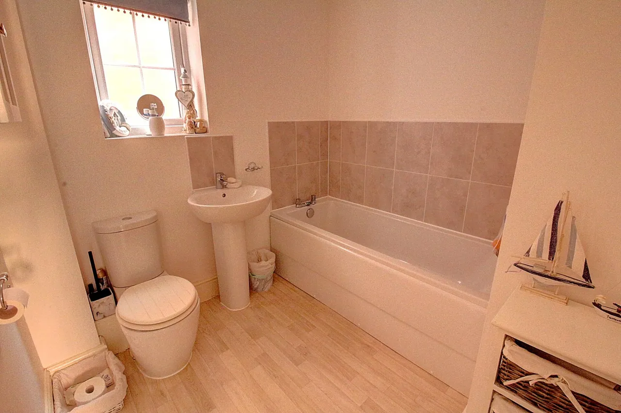 Cardinal Drive, Burbage, LE10, photo 16