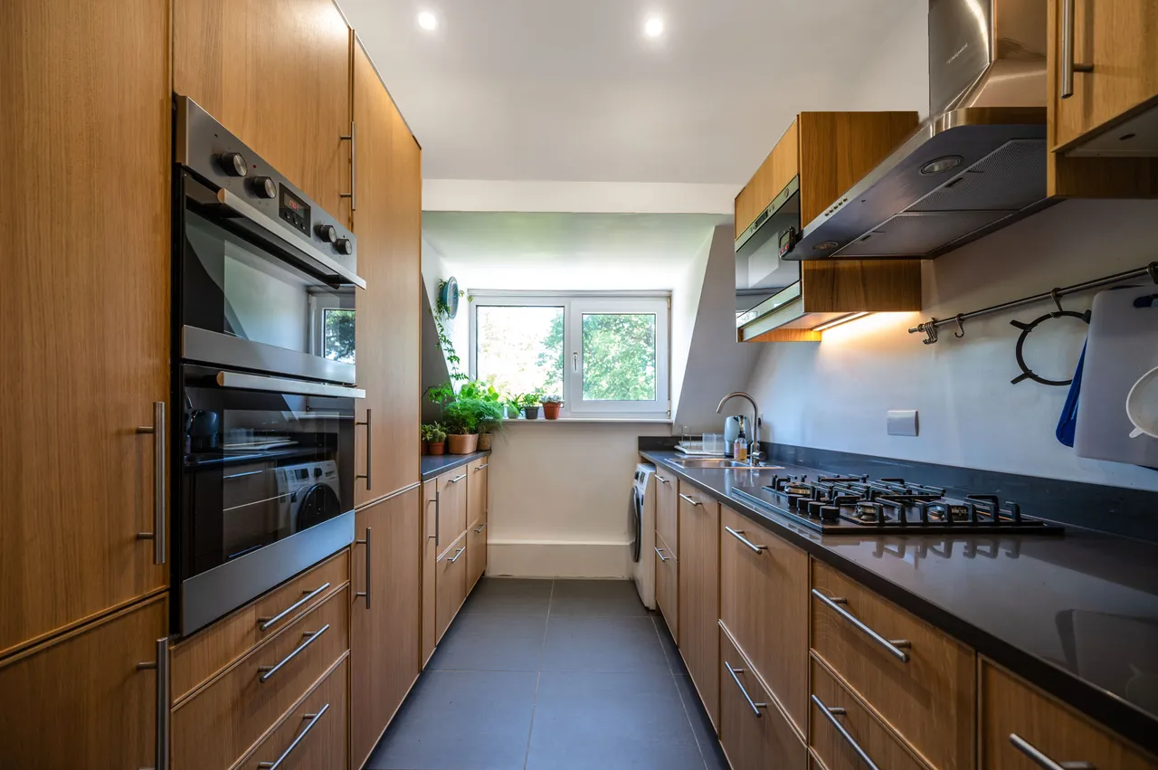 Woking, GU22, photo 3