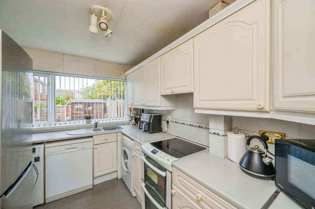 Torc Avenue, Tamworth, B77, photo 6
