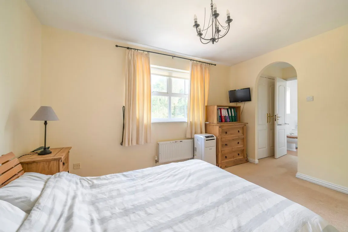 Stirling Avenue, Pinner, HA5, photo 11