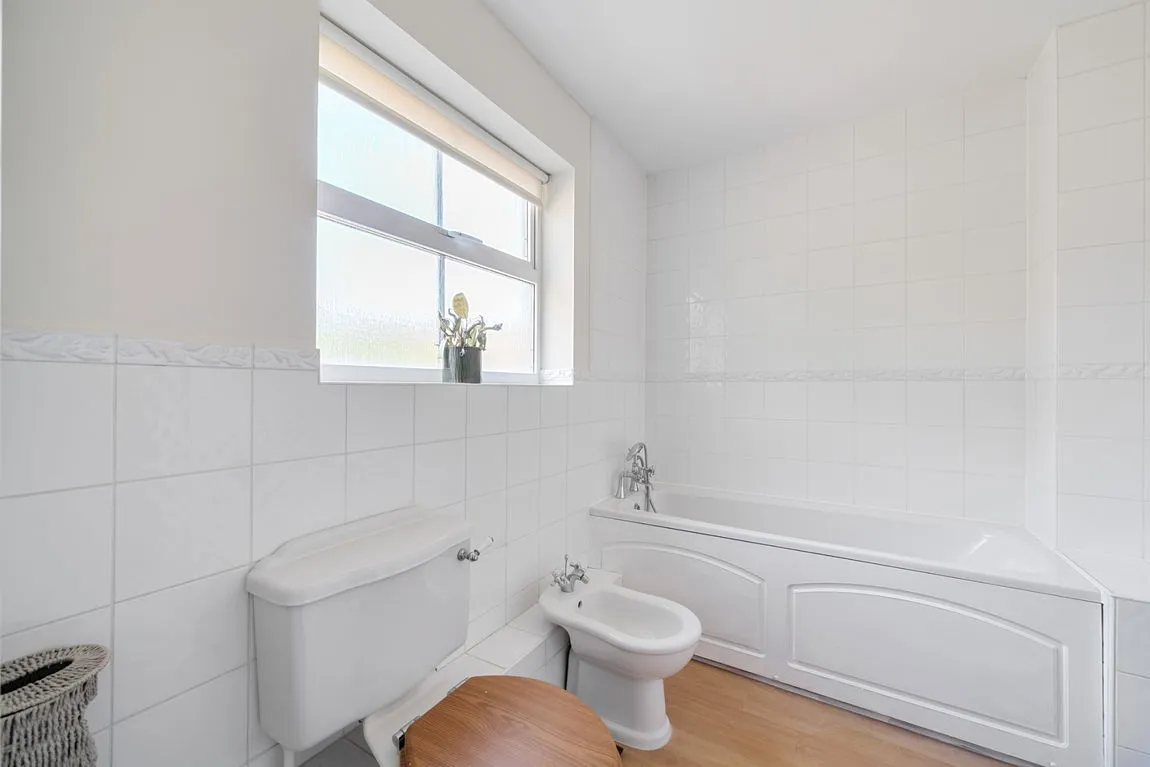 Stirling Avenue, Pinner, HA5, photo 12