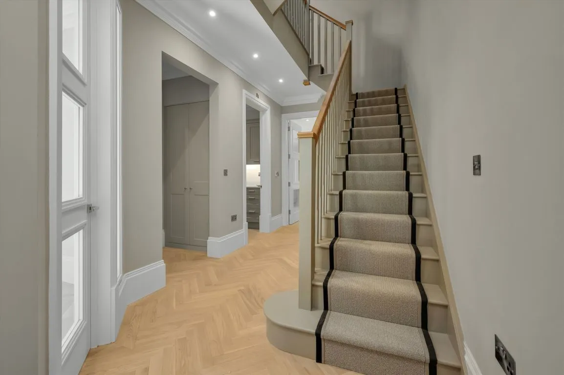 Old Avenue, Weybridge, KT13, photo 11