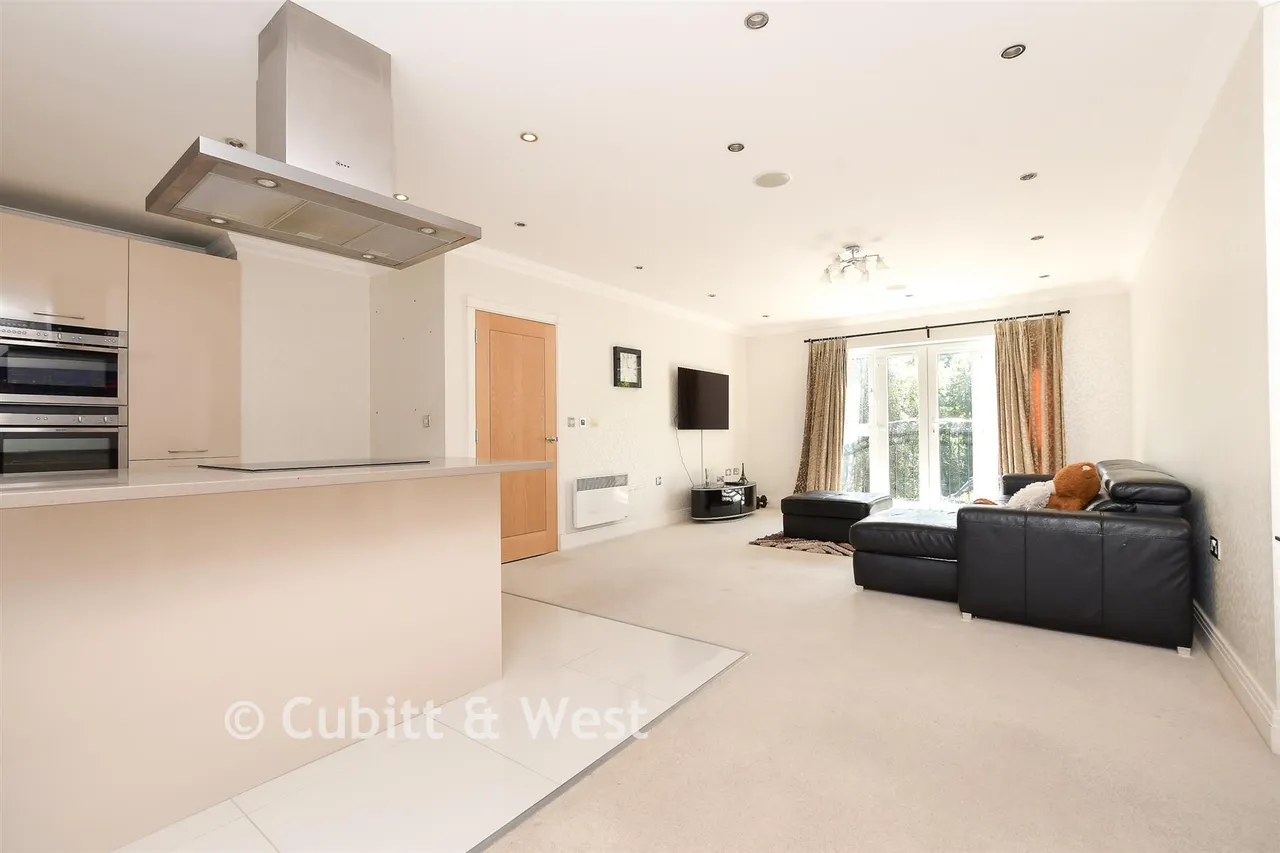 Plough Lane, Purley, CR8, photo 3