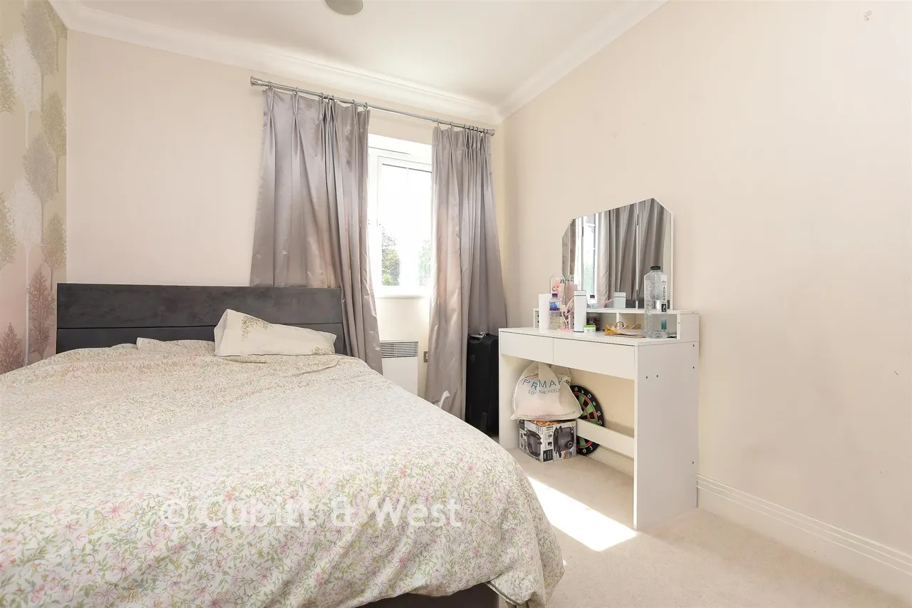 Plough Lane, Purley, CR8, photo 7