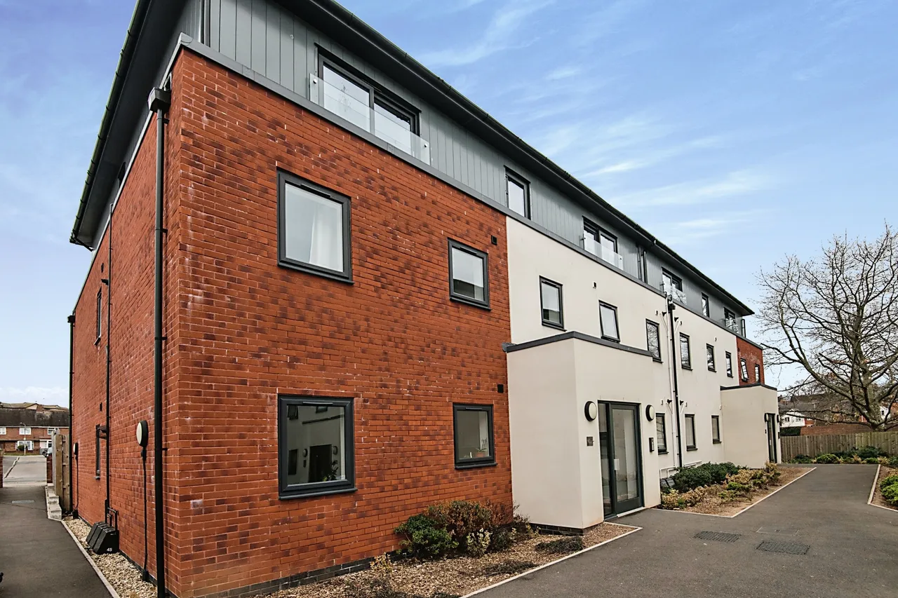 2 bed flat for sale, Burnthouse Lane, Exeter, EX2