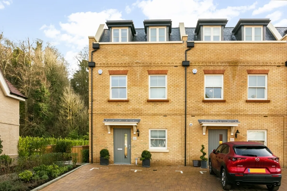 3 bed house to rent — Jubilee Mews Taplow Riverside SL6