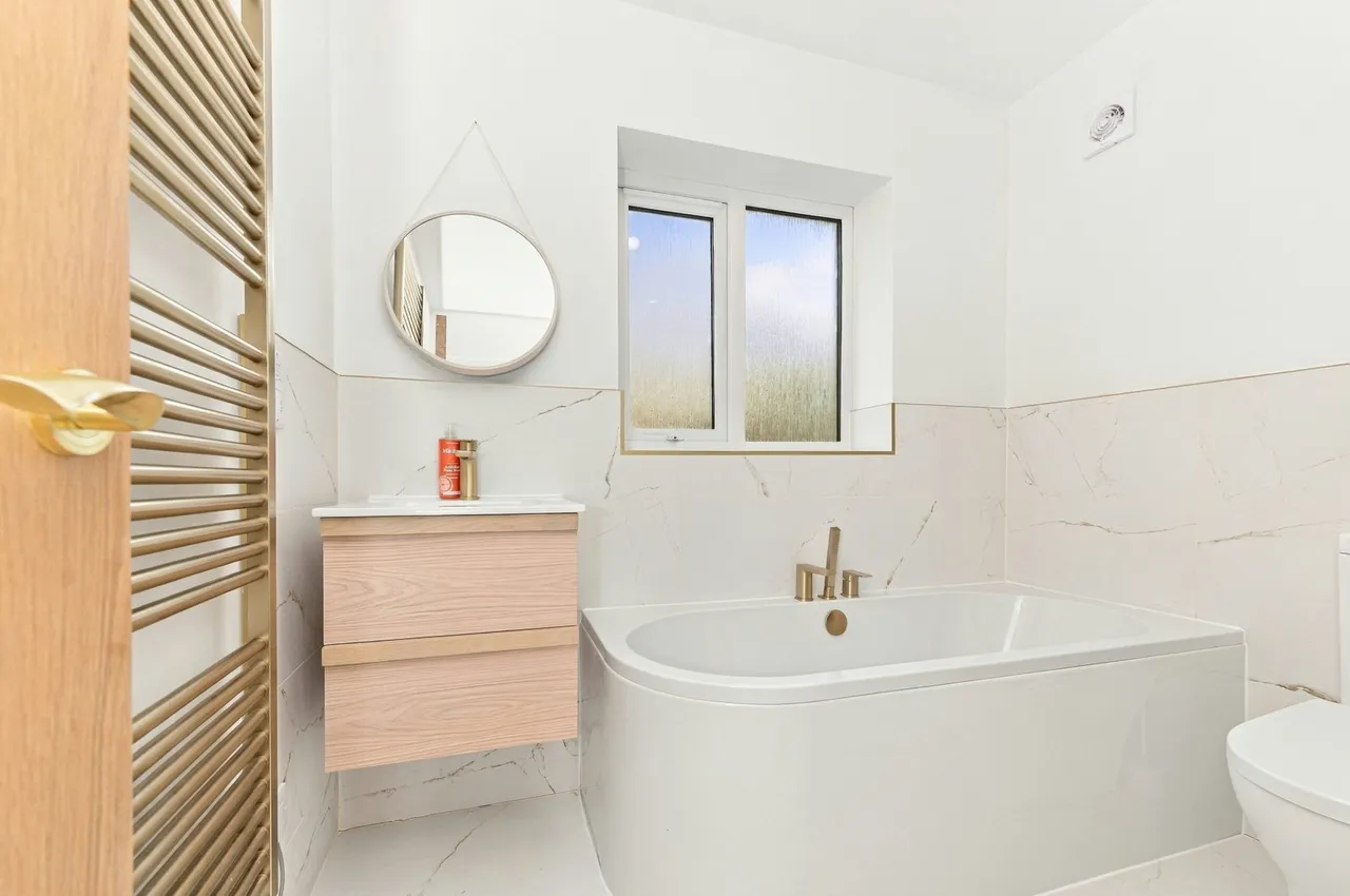 Lyndhurst Crescent, Scholes, LS15, photo 11