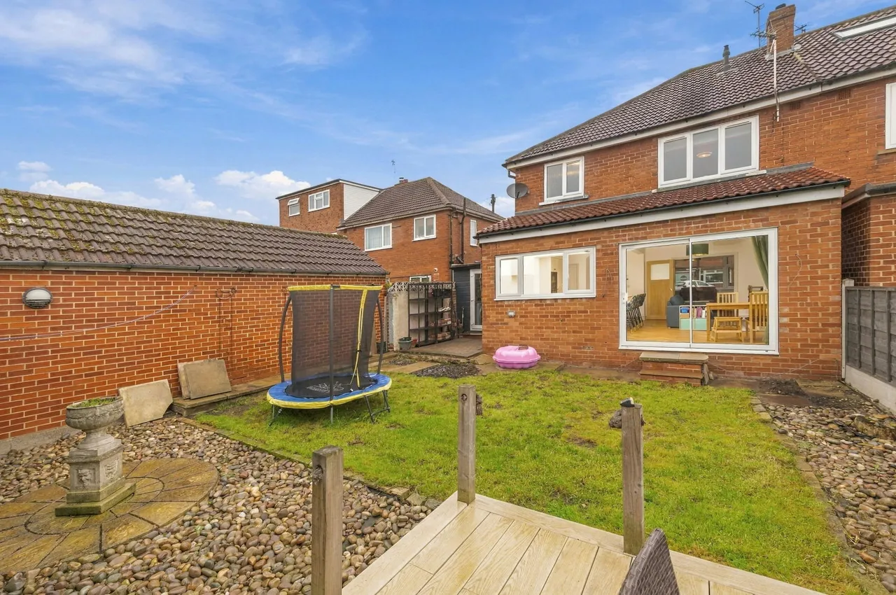 Lyndhurst Crescent, Scholes, LS15, photo 13