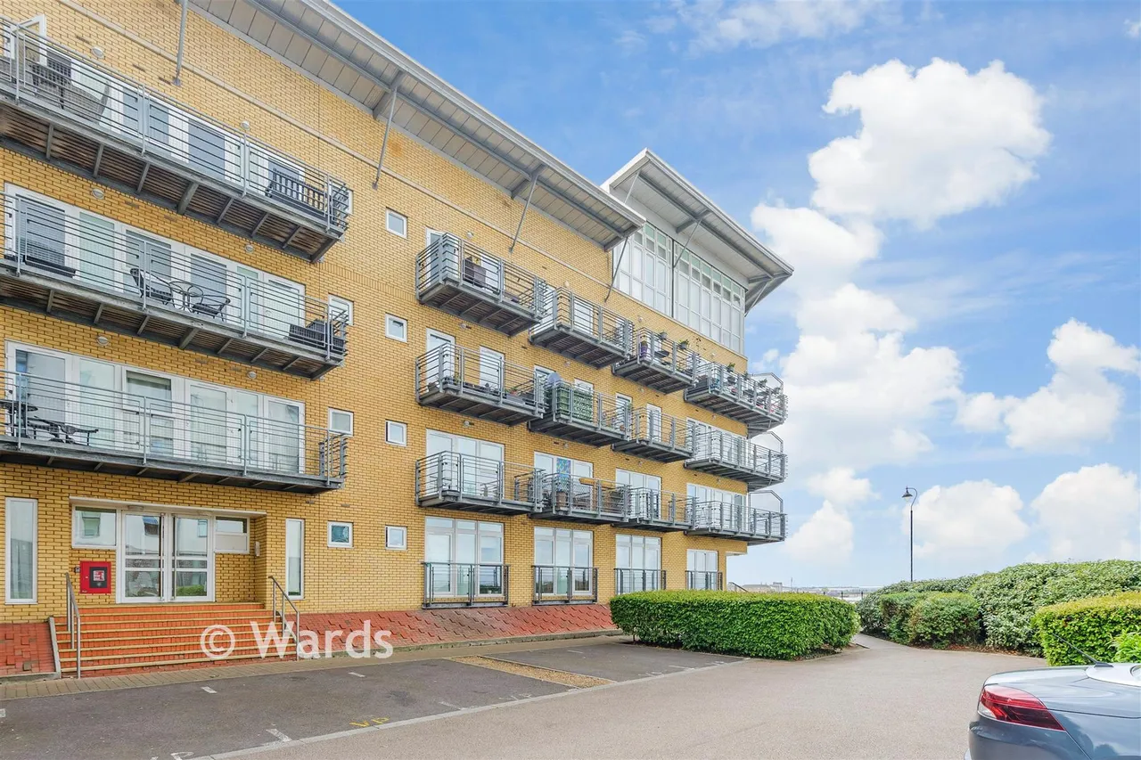 1 bed flat for sale, Carmichael Avenue, Greenhithe, DA9