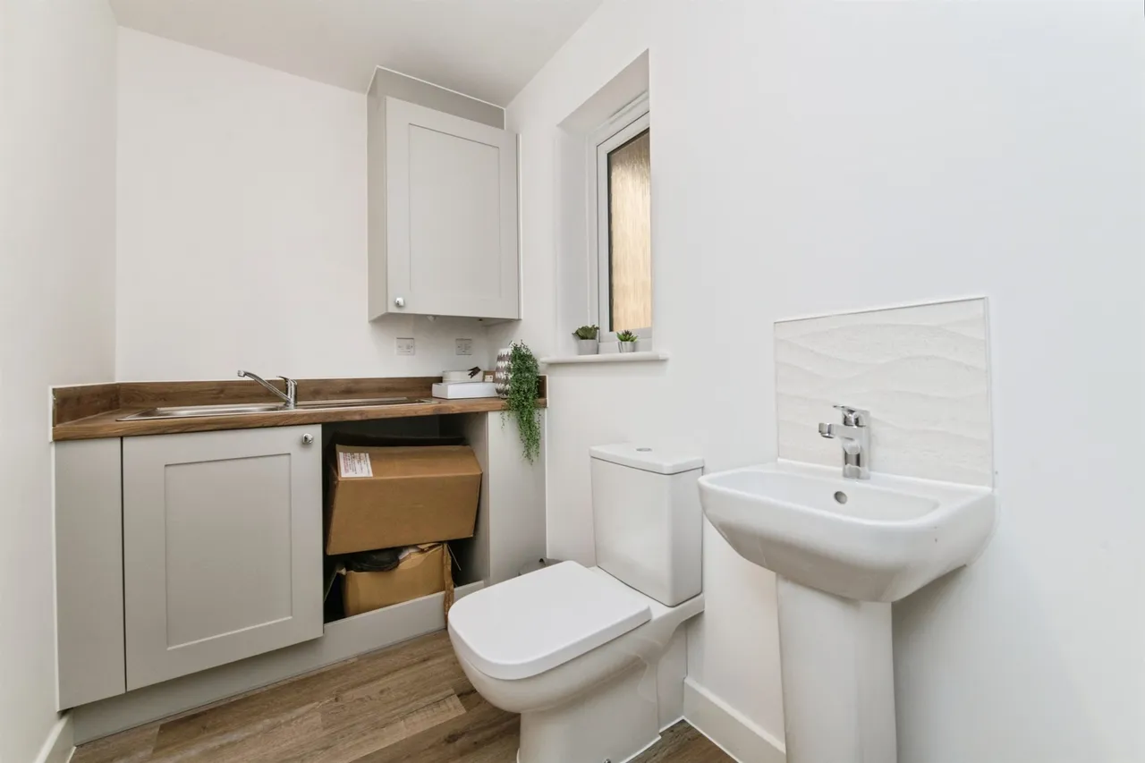 Covert Close, Axminster, photo 12