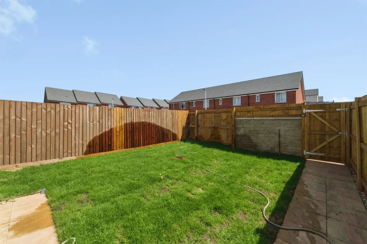 Covert Close, Axminster, photo 8