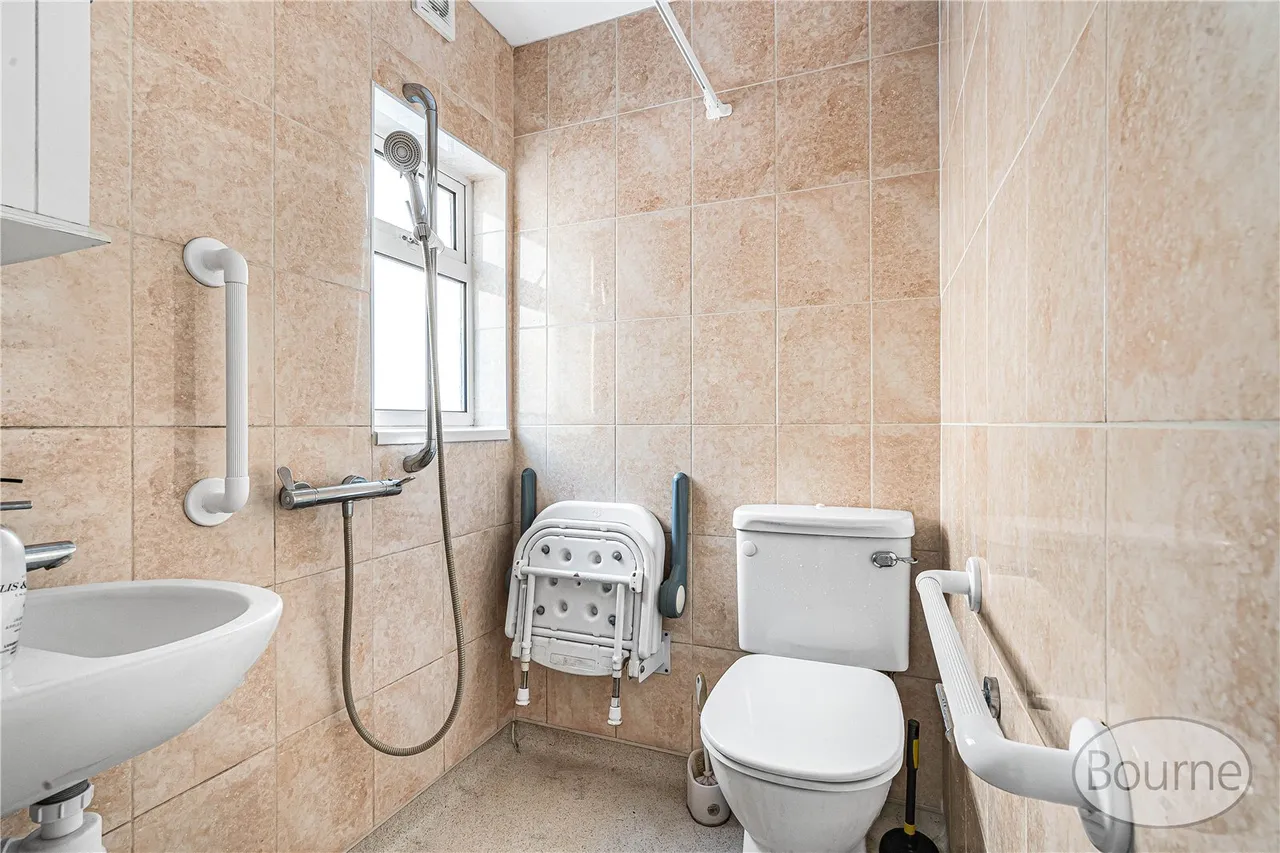 Sutton Avenue, St. John's, GU21, photo 6