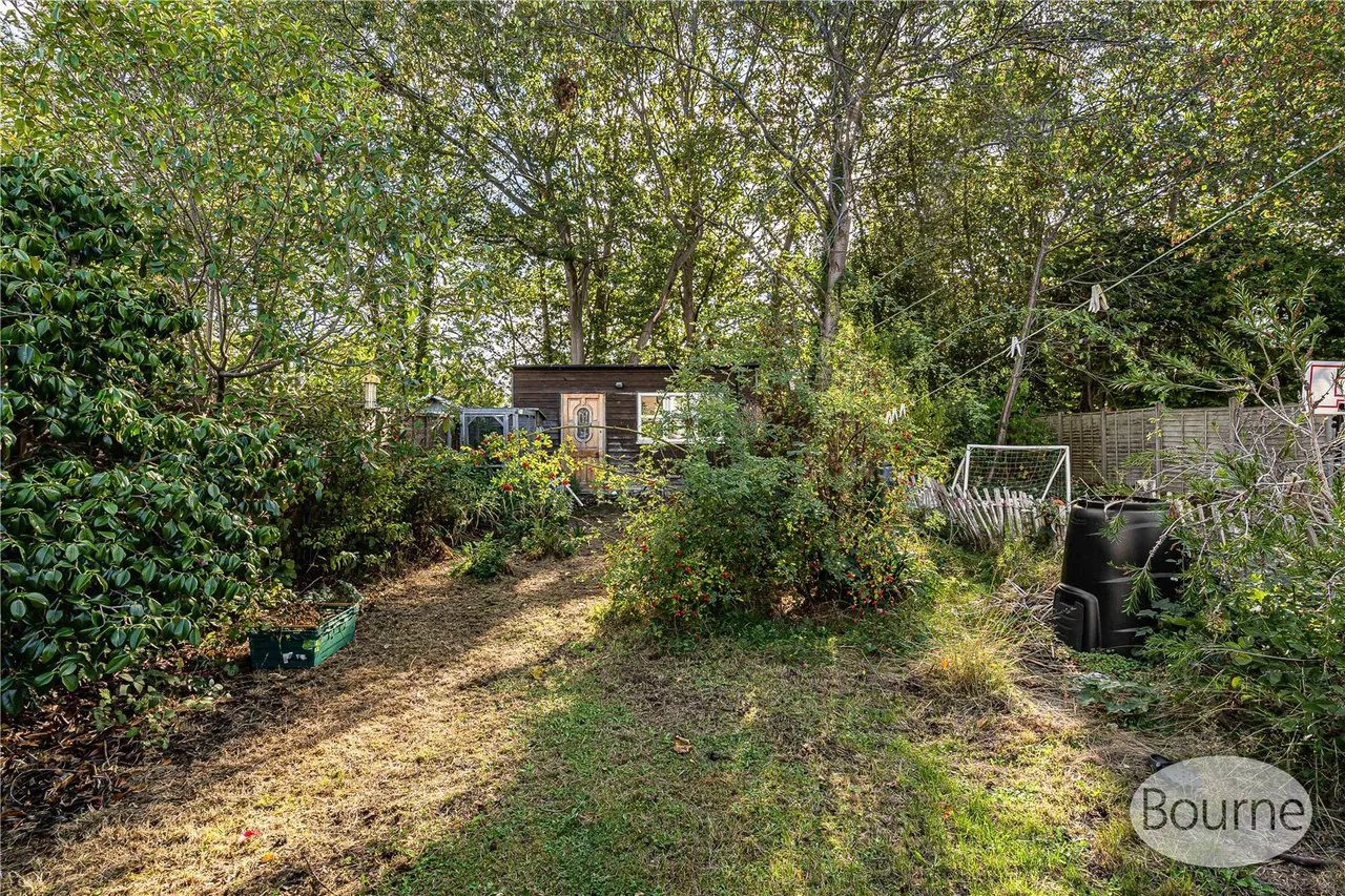Sutton Avenue, St. John's, GU21, photo 9