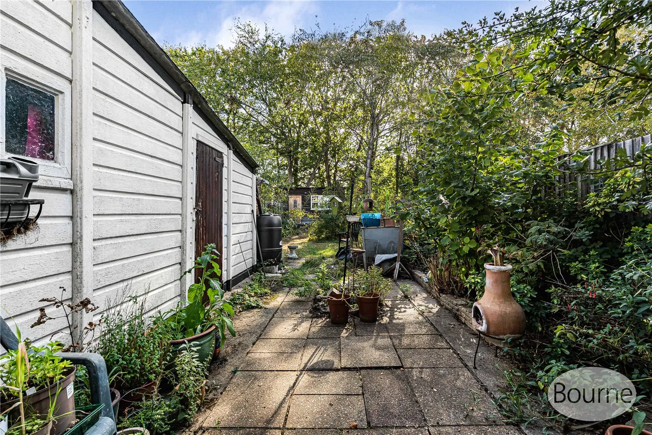 Sutton Avenue, St. John's, GU21, photo 8