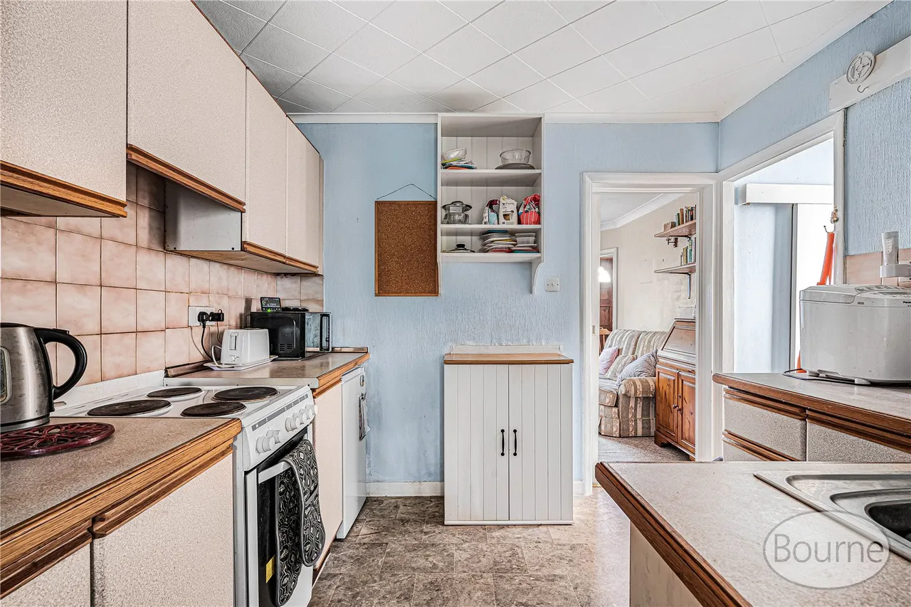 Sutton Avenue, St. John's, GU21, photo 4