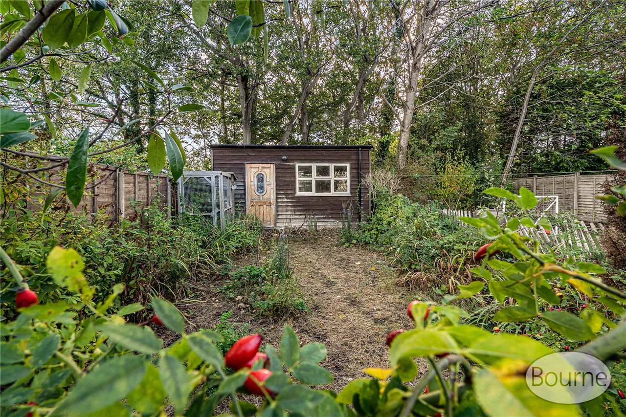 Sutton Avenue, St. John's, GU21, photo 11