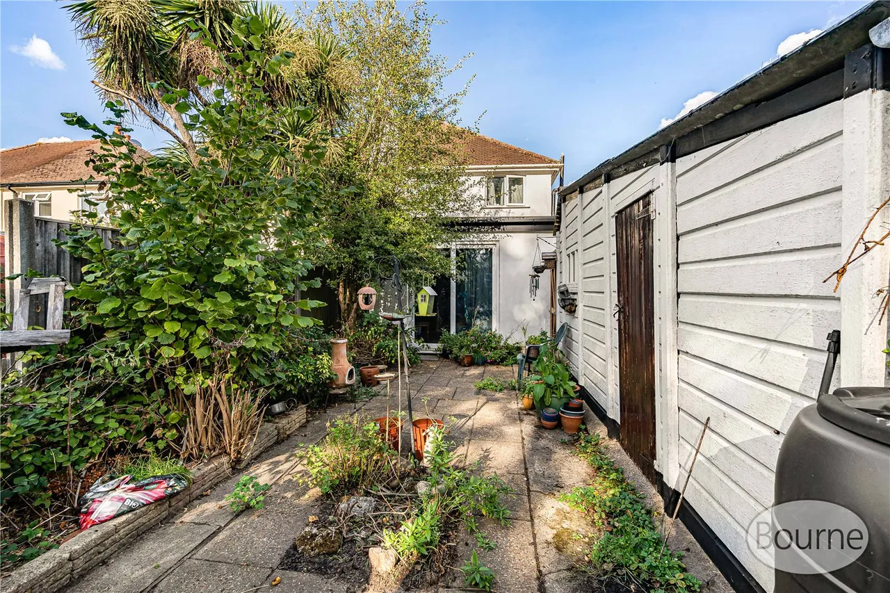 Sutton Avenue, St. John's, GU21, photo 12