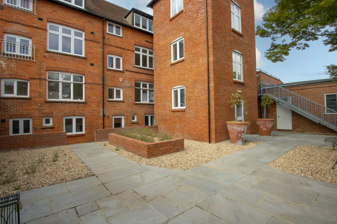 Buckfield House Oakley Place, Hartley Wintney, Hook, RG27 8FT, photo 11