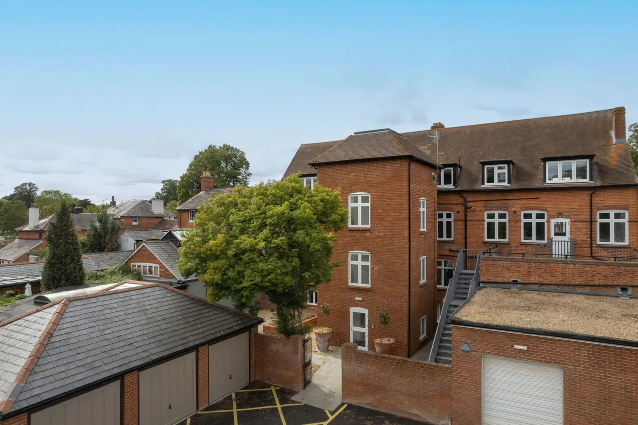 Buckfield House Oakley Place, Hartley Wintney, Hook, RG27 8FT, photo 12