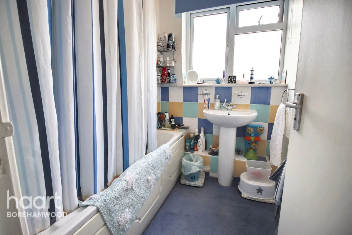 Wilcox Close, WD6, photo 10