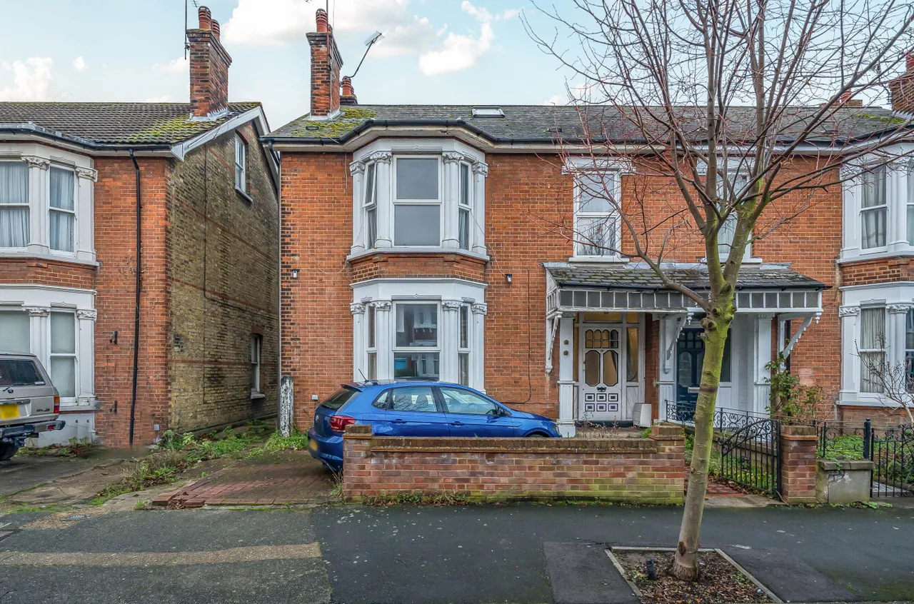 5 bed house for sale — The Avenue, Gravesend, DA11