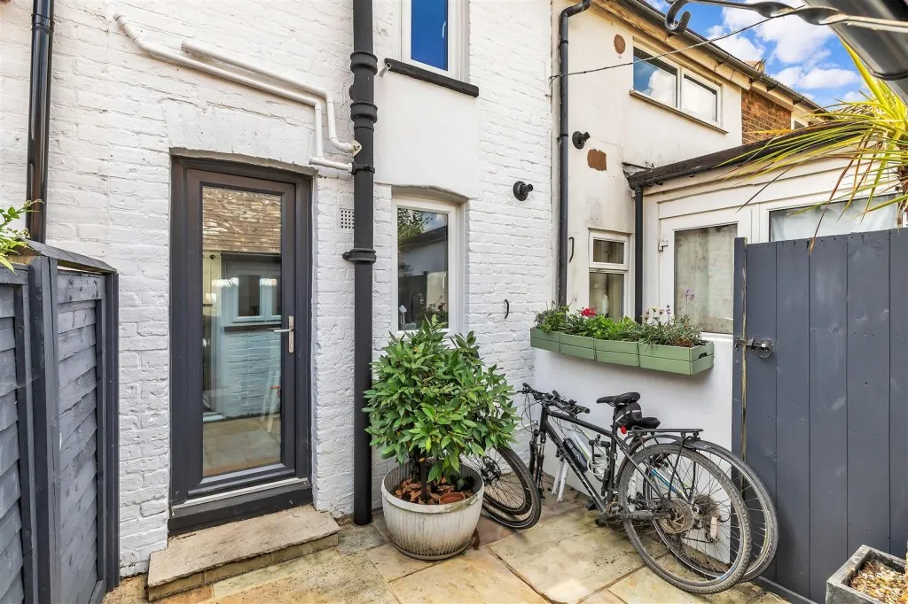 Crawley Road, Horsham, RH12, photo 13