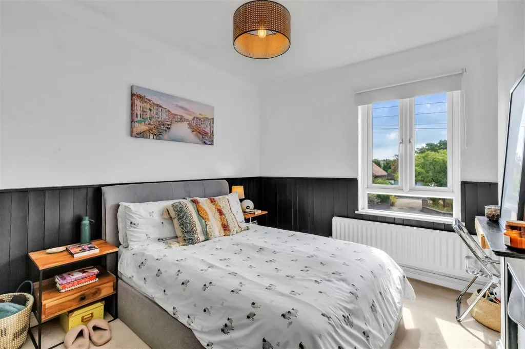 Crawley Road, Horsham, RH12, photo 6