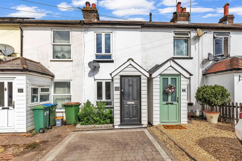 2 bed house for sale, Crawley Road, Horsham, RH12