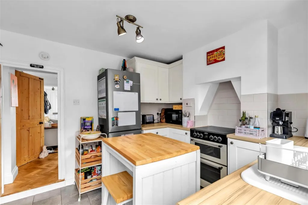 Crawley Road, Horsham, RH12, photo 5