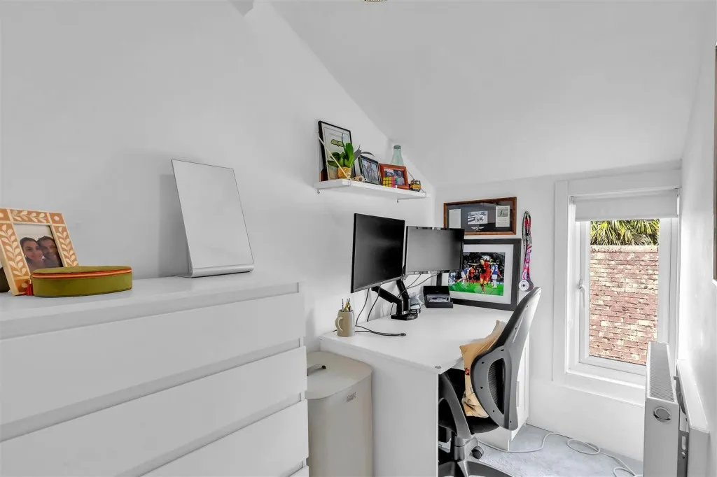 Crawley Road, Horsham, RH12, photo 8