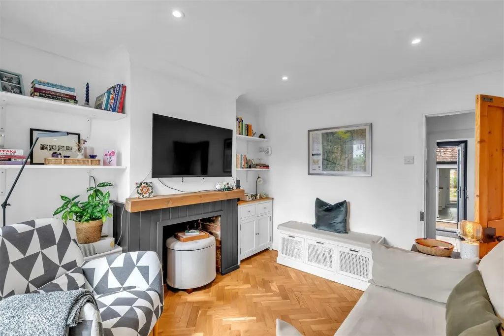 Crawley Road, Horsham, RH12, photo 3