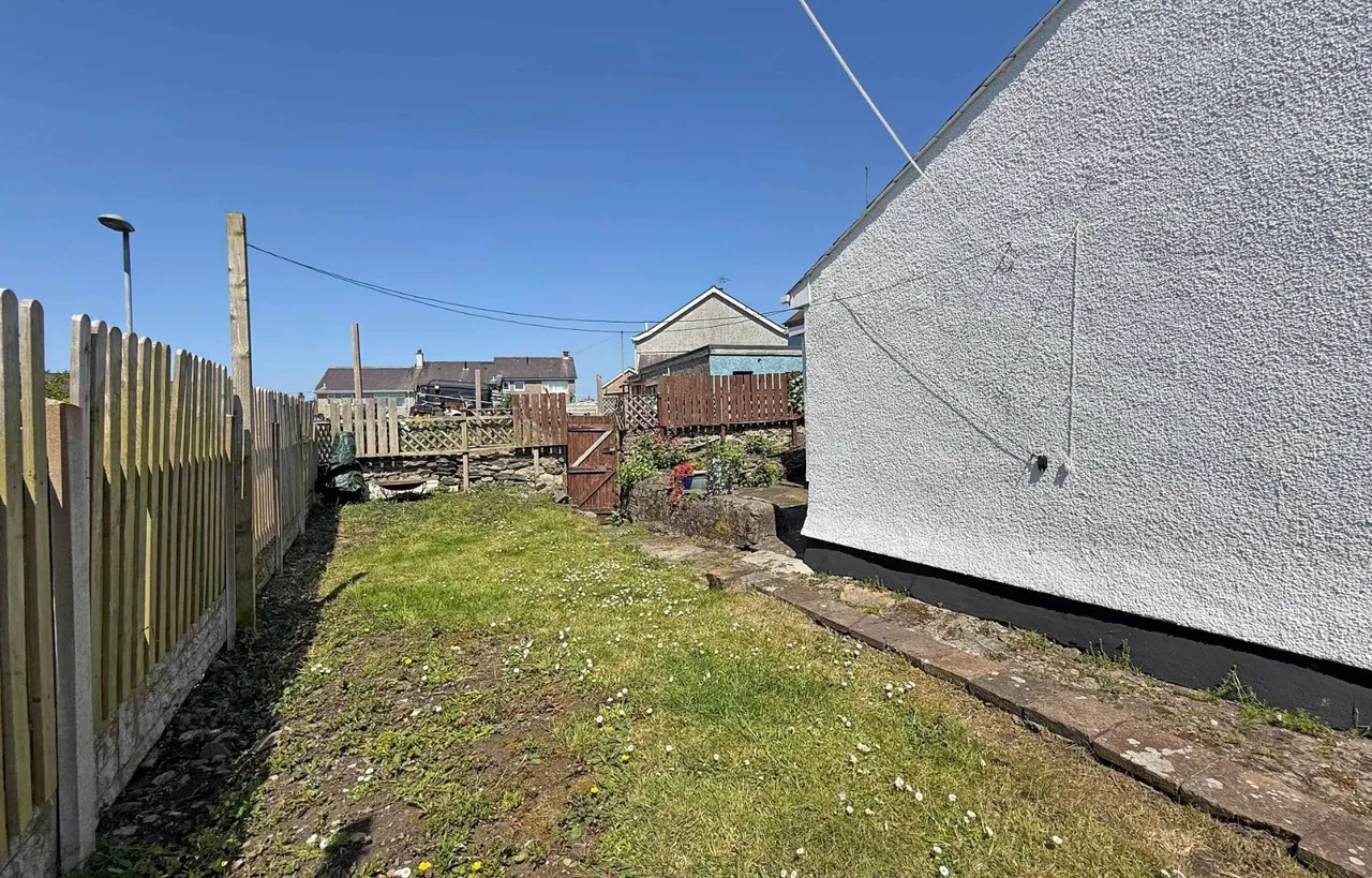 Llewelyn Street, Amlwch, photo 6