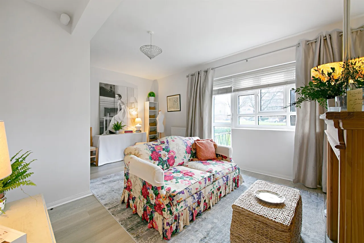 1 bed flat for sale, Horne Way, Putney, SW15