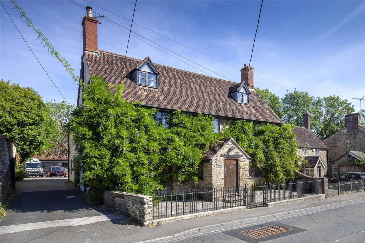 5 bed house for sale — Wyke Street, Gillingham, Dorset, SP8 4NA