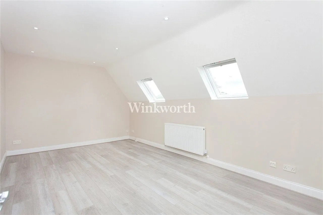2 bed flat to rent, Finchley Road, London, NW11