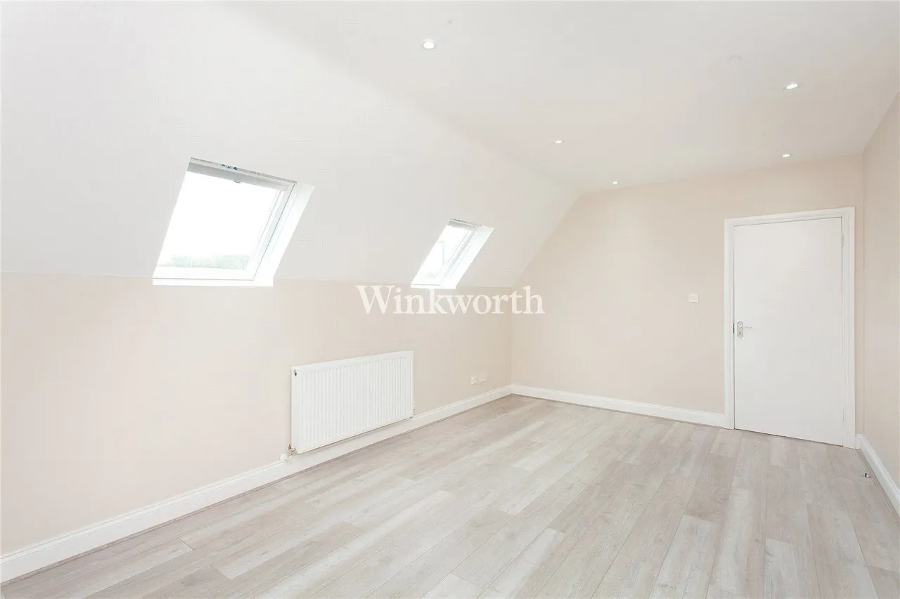Finchley Road, London, NW11, photo 5