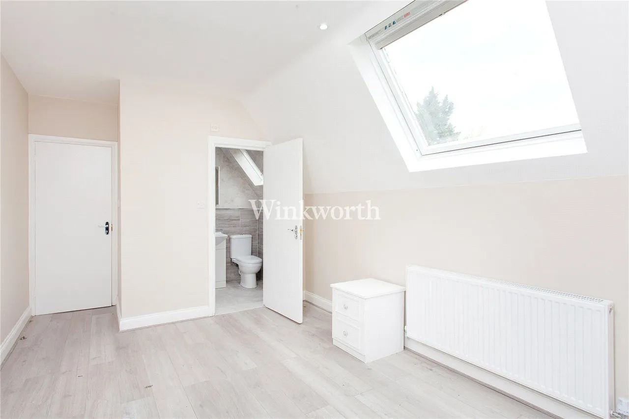 Finchley Road, London, NW11, photo 7