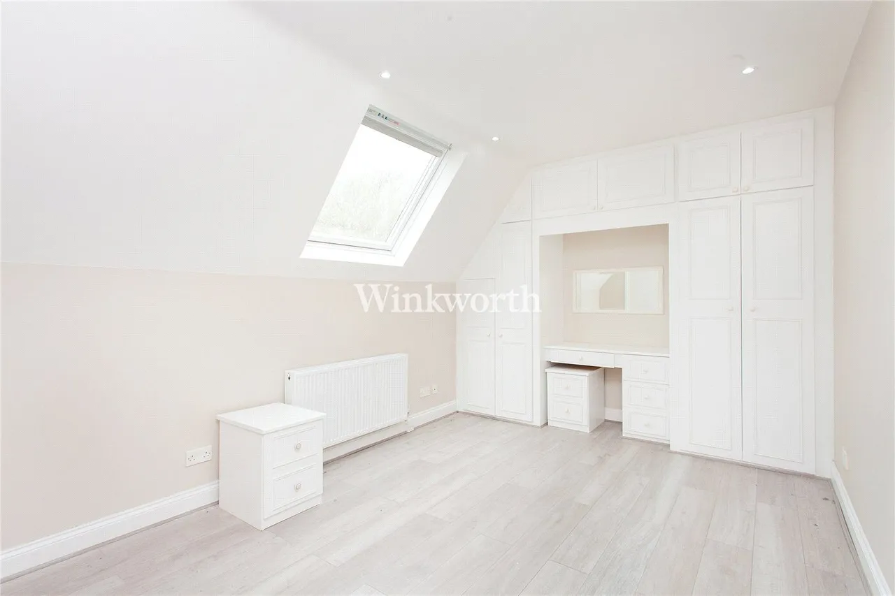 Finchley Road, London, NW11, photo 6