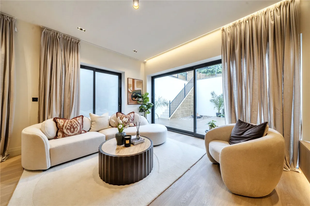Creswick Road, London, W3, photo 2