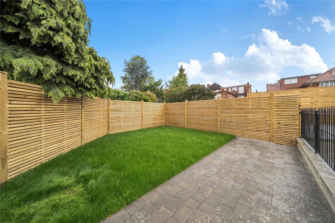 Creswick Road, London, W3, photo 11