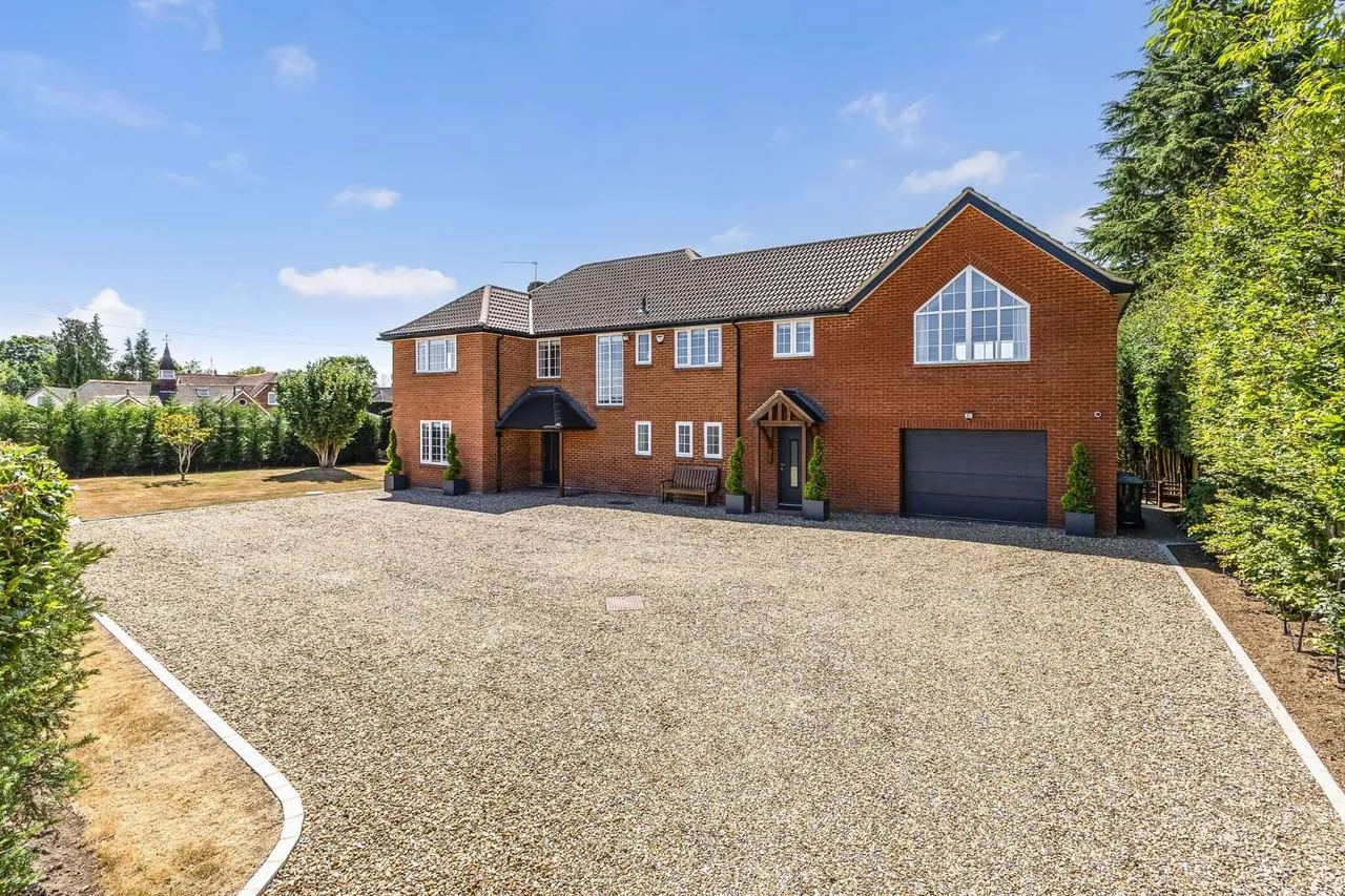 Lee Lane, Pinkneys Green, Maidenhead, Berkshire, SL6 6NU, photo 2