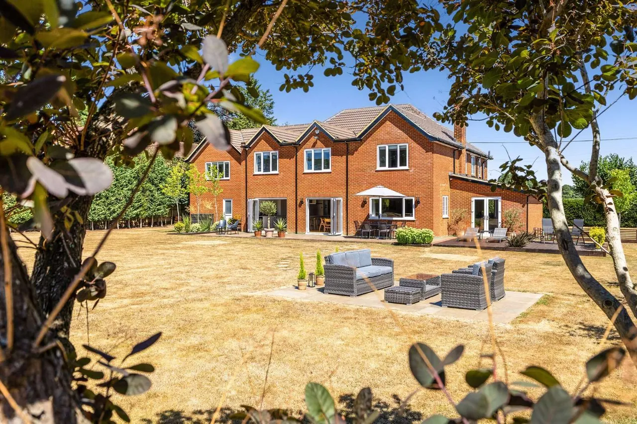 6 bed house for sale — Lee Lane, Pinkneys Green, Maidenhead, Berkshire, SL6 6NU