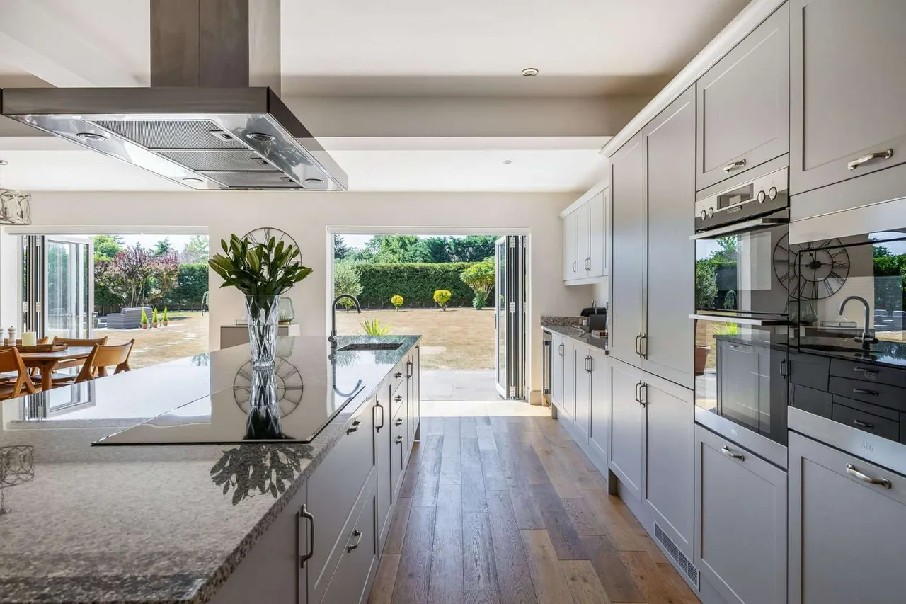 Lee Lane, Pinkneys Green, Maidenhead, Berkshire, SL6 6NU, photo 9