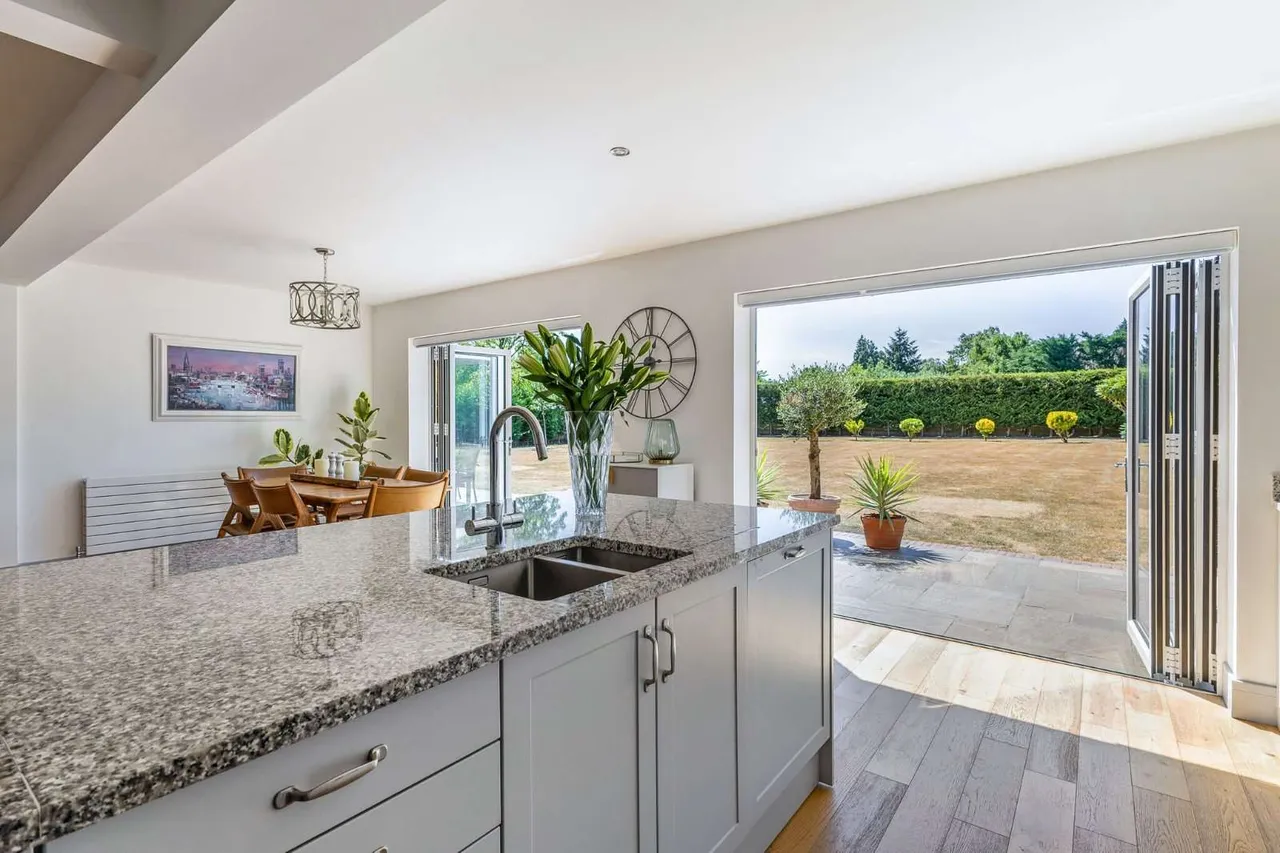 Lee Lane, Pinkneys Green, Maidenhead, Berkshire, SL6 6NU, photo 12