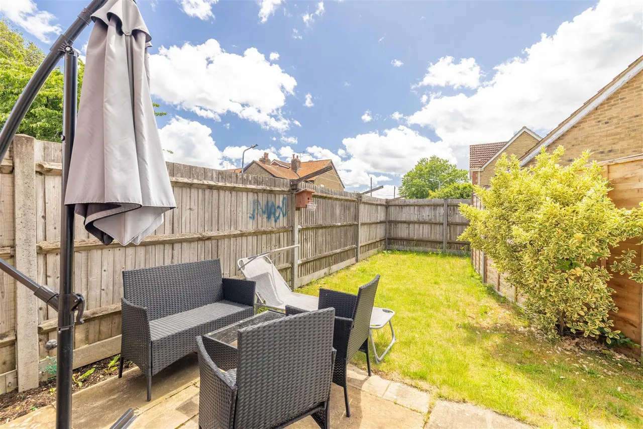 The limes, Windsor, Berkshire, SL4 4US, photo 2