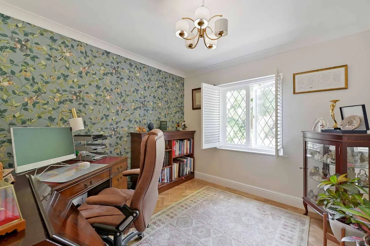 Harvest Hill Road, Maidenhead, Berkshire, SL6 2QQ, photo 5